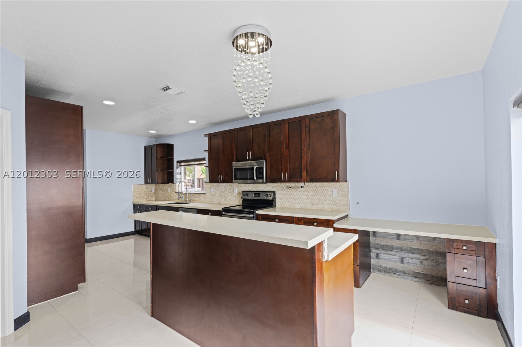 TWIN LAKE SHORES CENTRAL - Residential