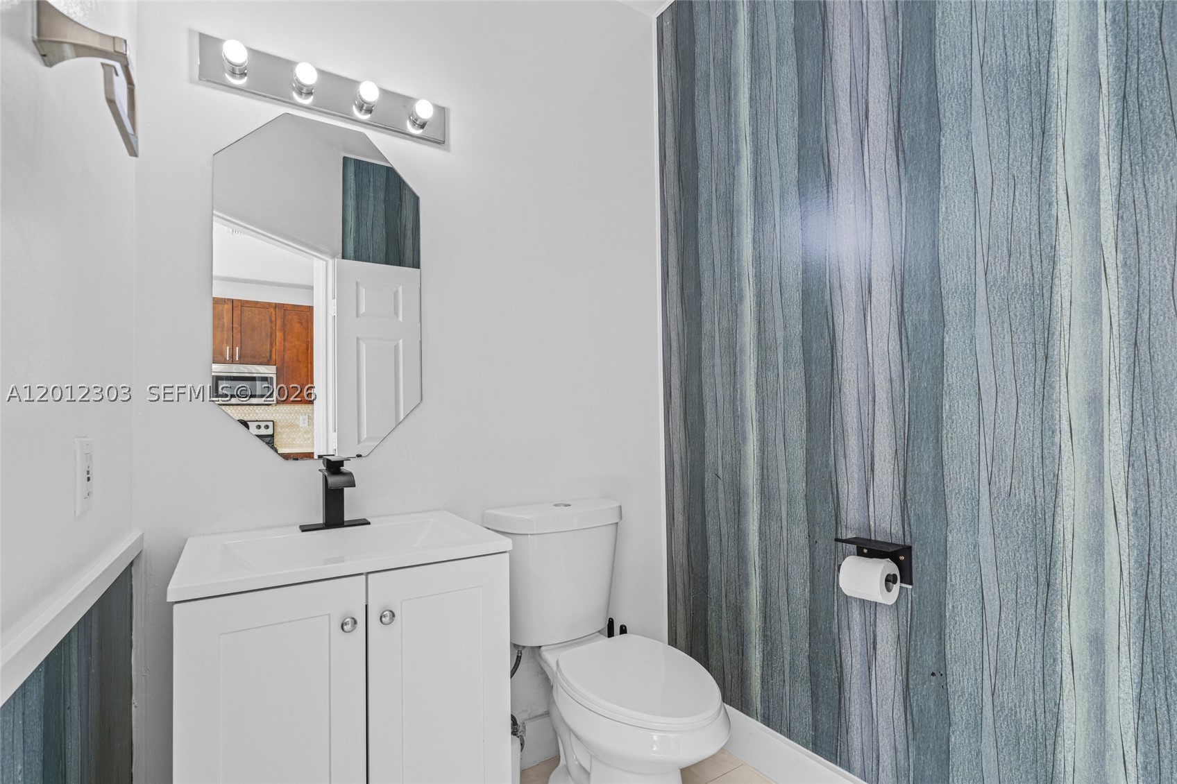 TWIN LAKE SHORES CENTRAL - Residential