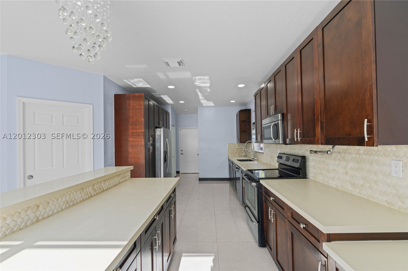 TWIN LAKE SHORES CENTRAL - Residential