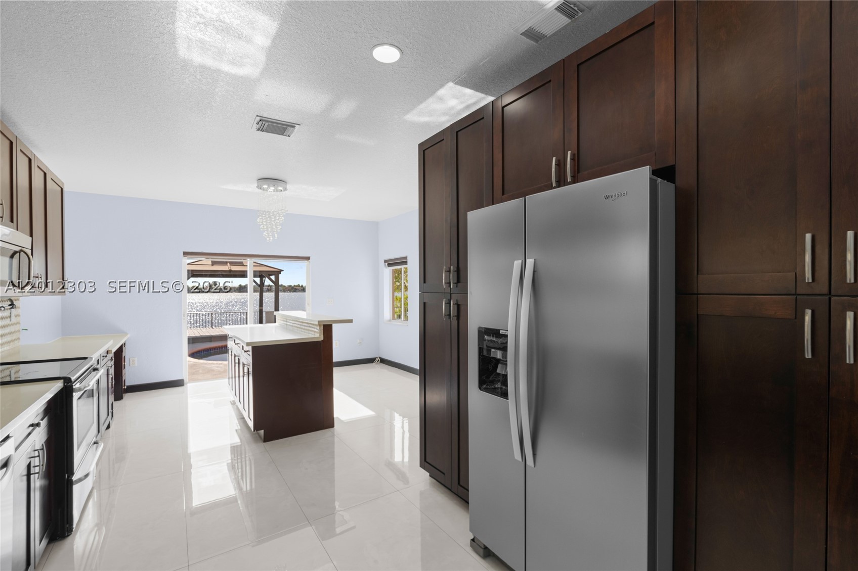 TWIN LAKE SHORES CENTRAL - Residential