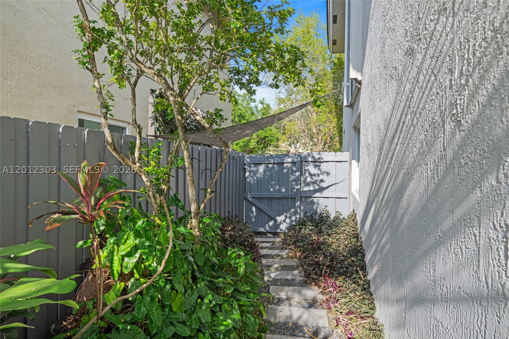TWIN LAKE SHORES CENTRAL - Residential