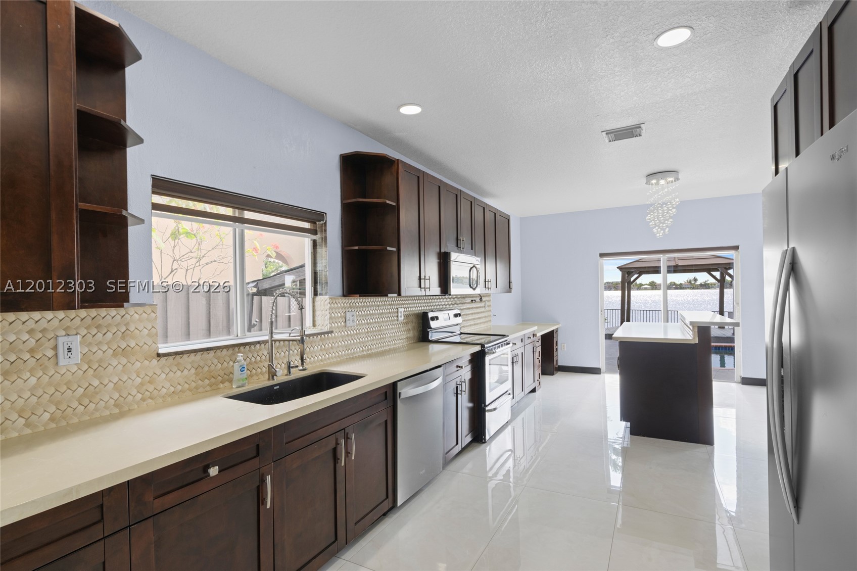 TWIN LAKE SHORES CENTRAL - Residential