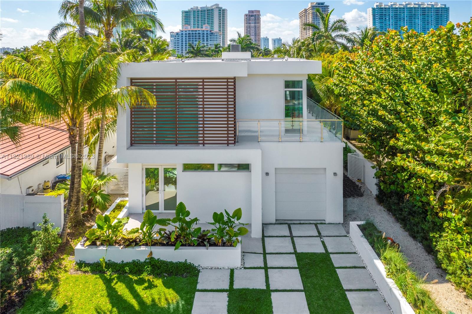 GOLDEN BEACH SEC C - Residential