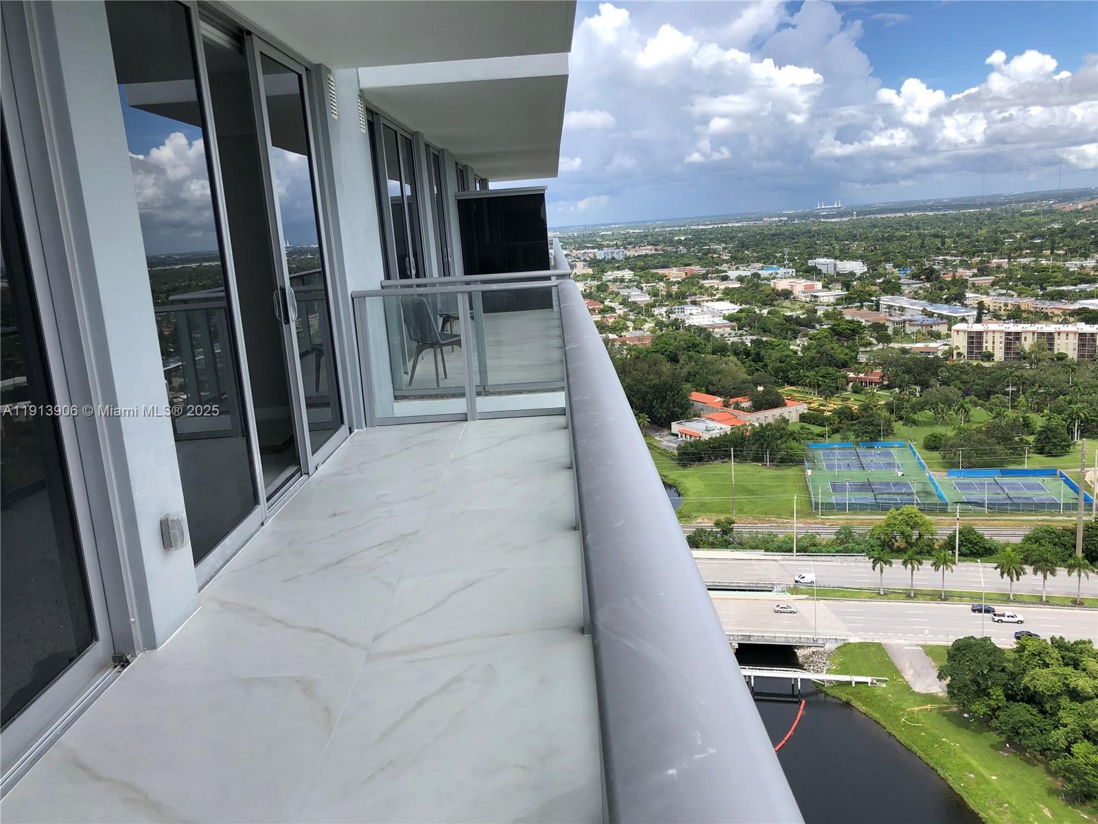 THE HARBOUR NORTH CONDO - Residential