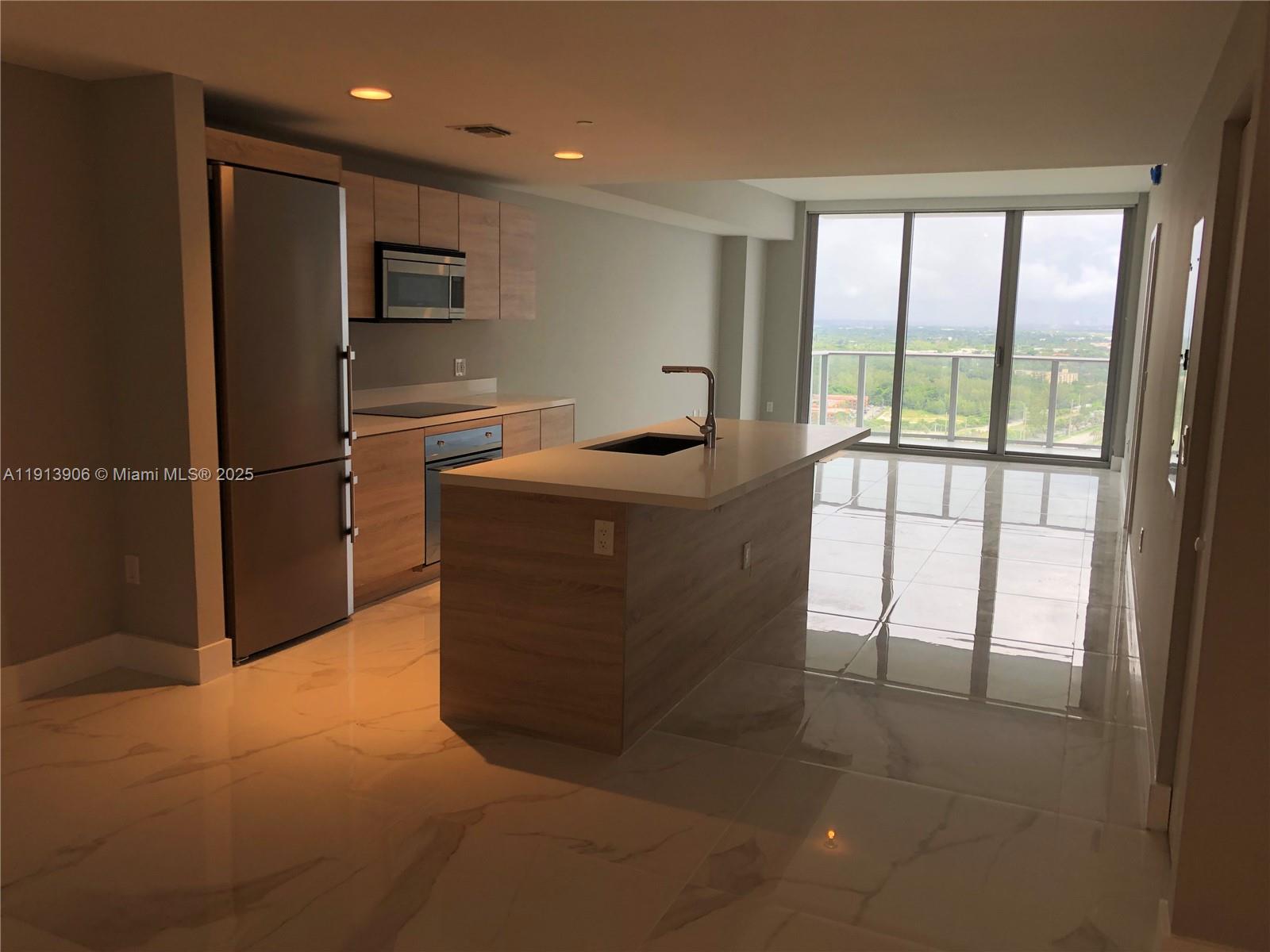 THE HARBOUR NORTH CONDO - Residential