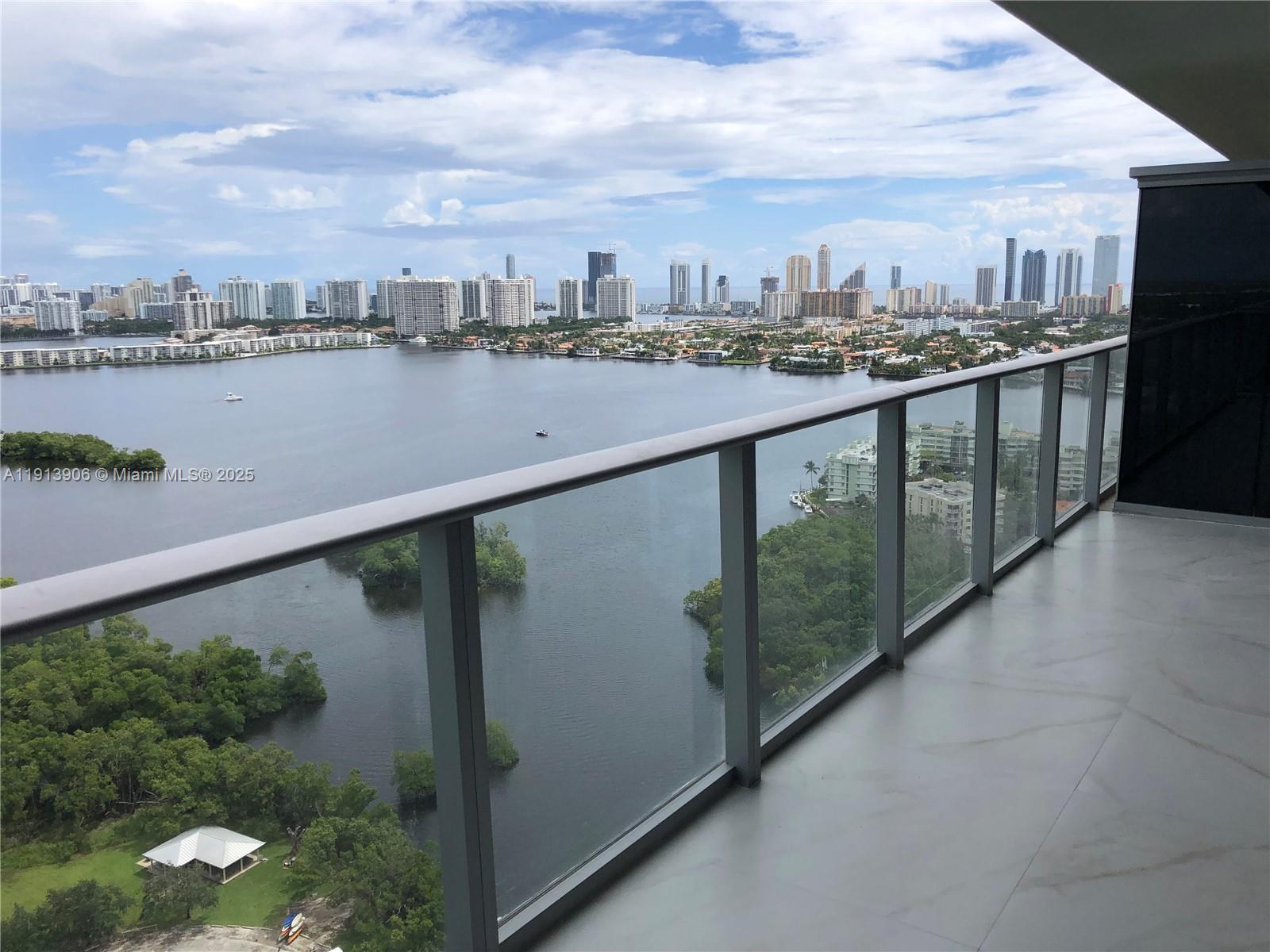 THE HARBOUR NORTH CONDO - Residential