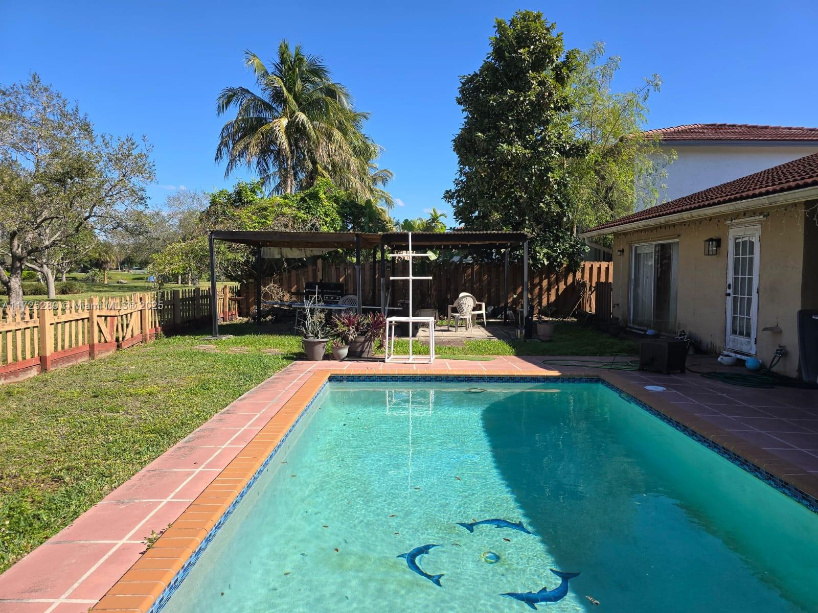 SHORELINE AT THE HAMMOCKS - Residential