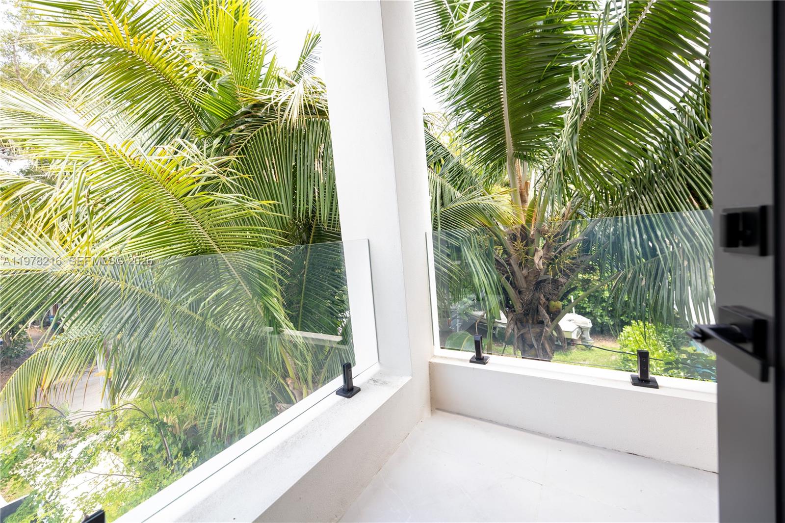 BISCAYNE MANORS - Residential Lease