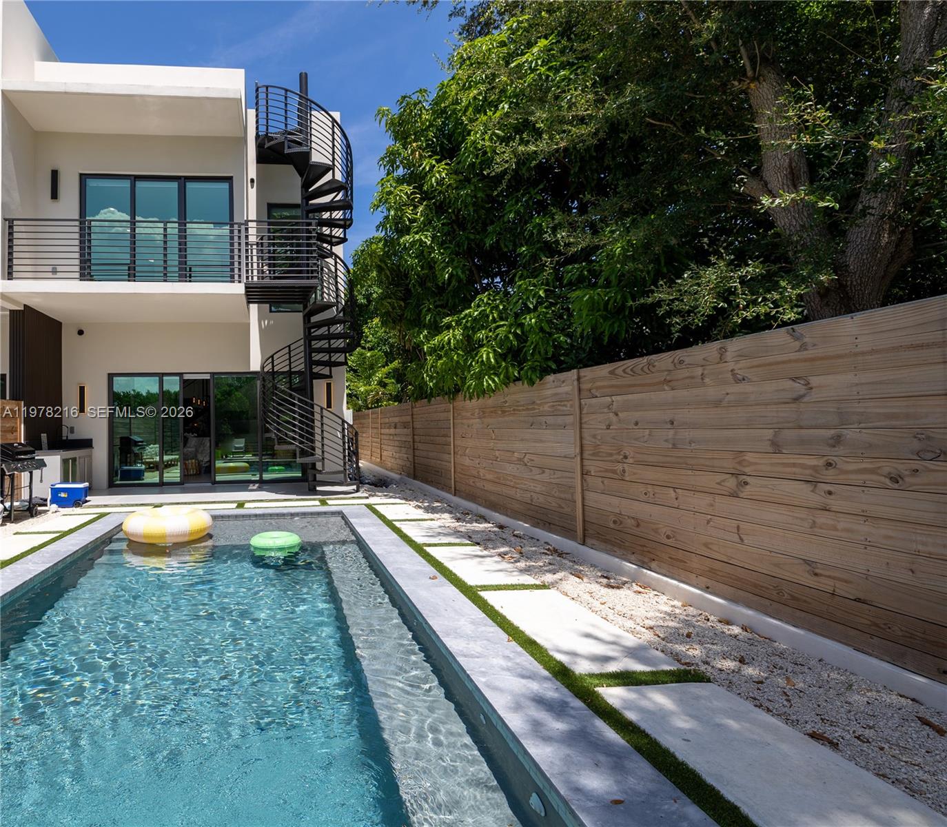 BISCAYNE MANORS - Residential Lease