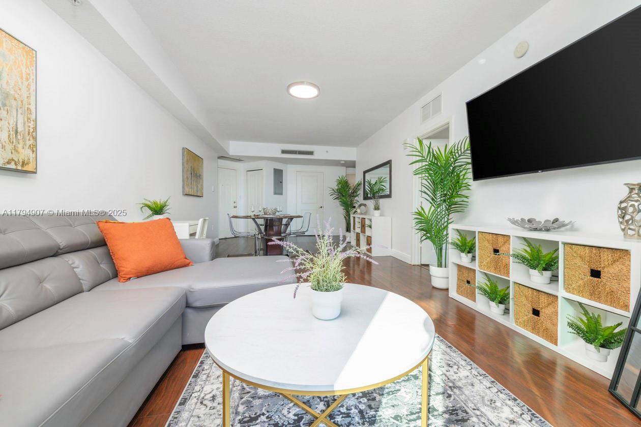 THE SAIL CONDO - Residential