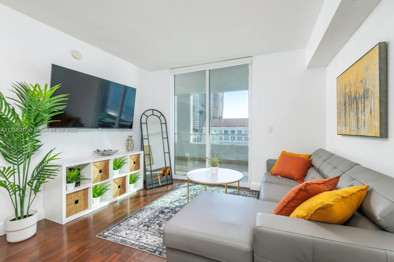 CONDO FOR SALE 2/2, FURNISHED WITH 1 PARKING SPACE. OWNER FINANCING AVAILABLE!!