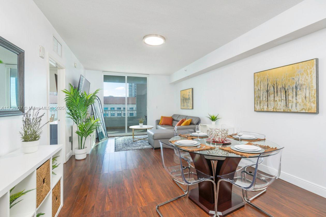 THE SAIL CONDO - Residential