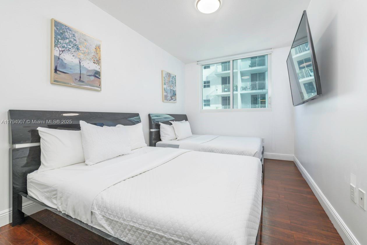 THE SAIL CONDO - Residential