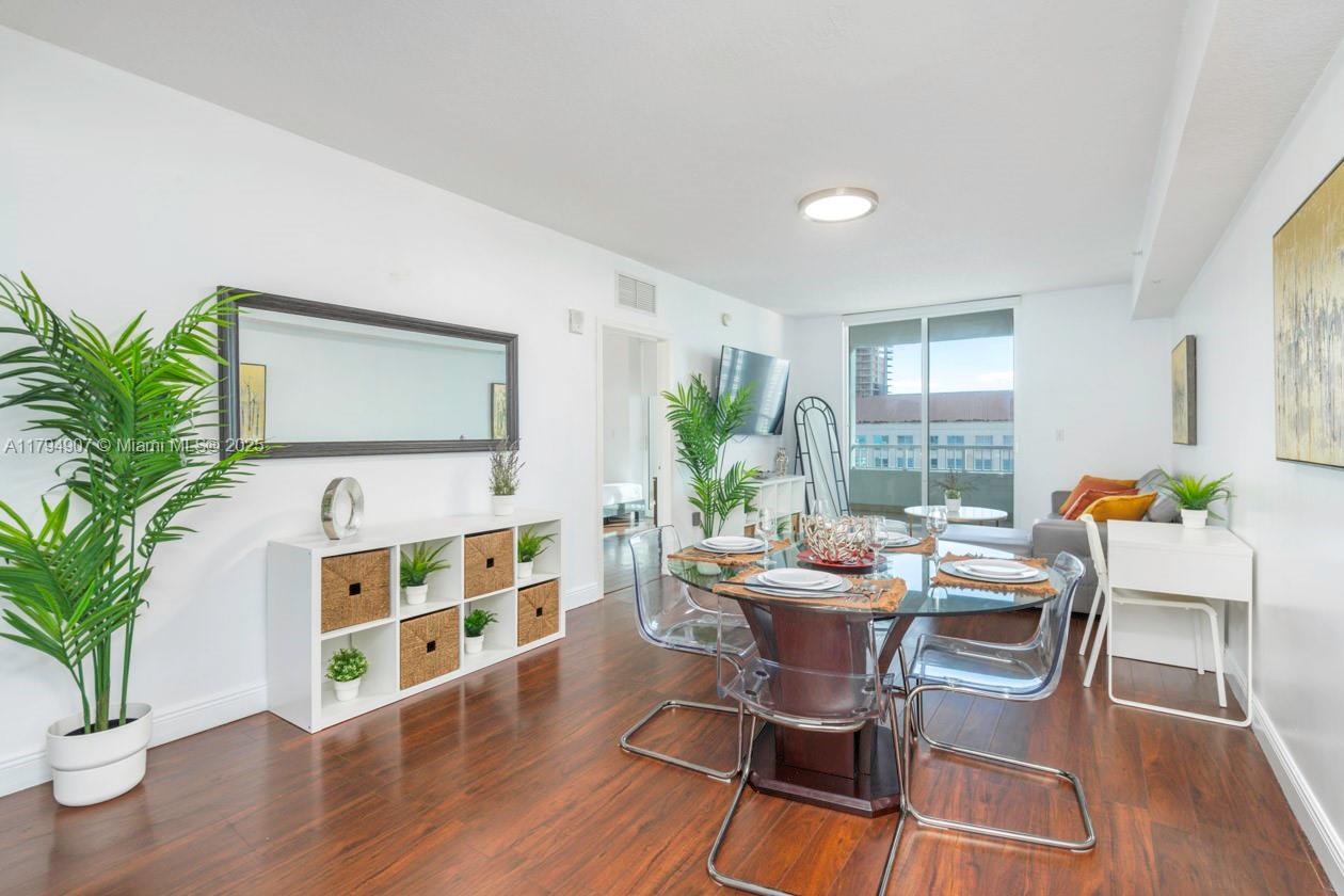 THE SAIL CONDO - Residential