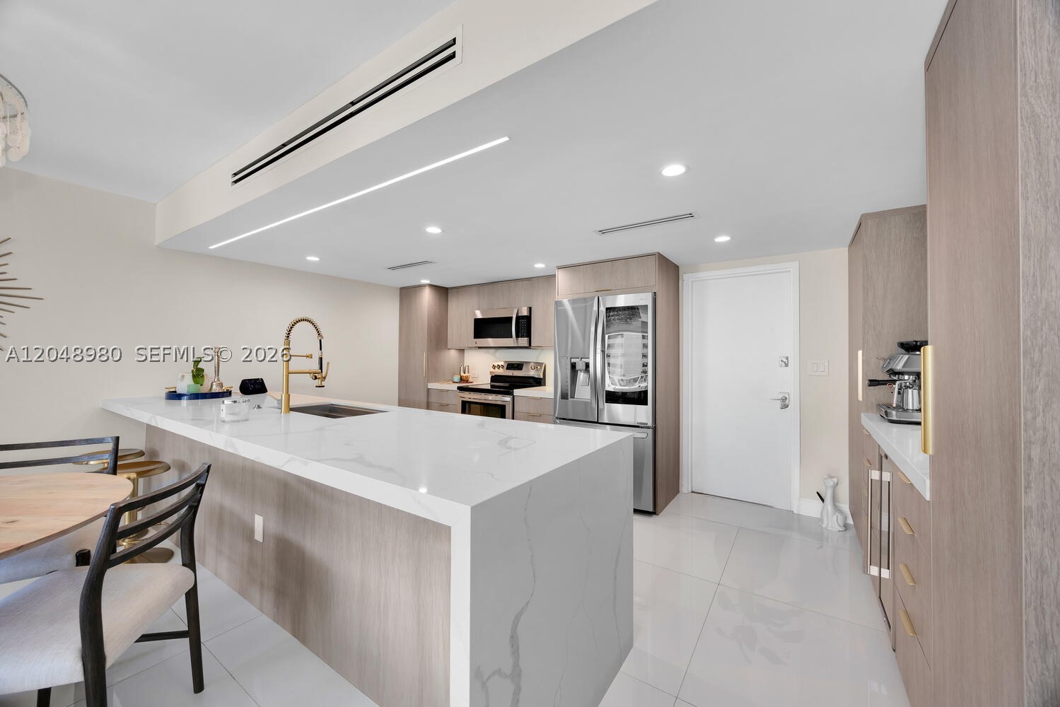 COMMODORE CLUB WEST CONDO - Residential