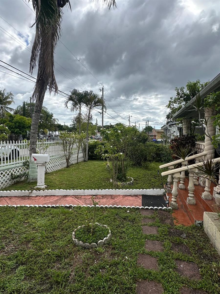 N MIAMI ESTATES - Residential