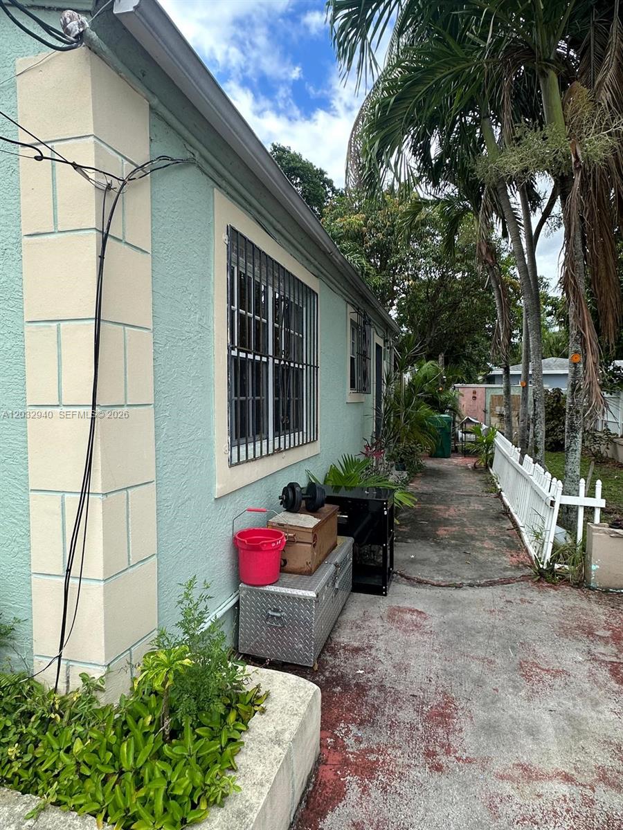 N MIAMI ESTATES - Residential