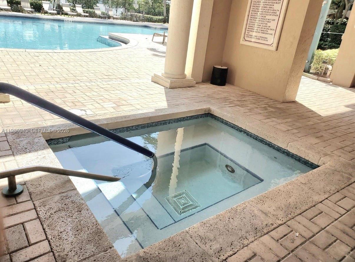 HYPOLUXOS MARINERS CAY CO - Residential