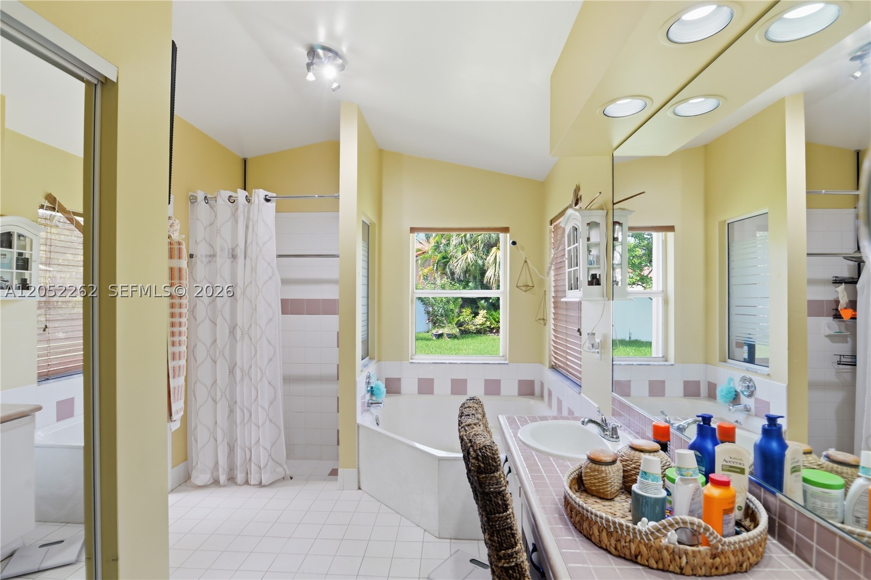FLAMINGO ESTATES - Residential