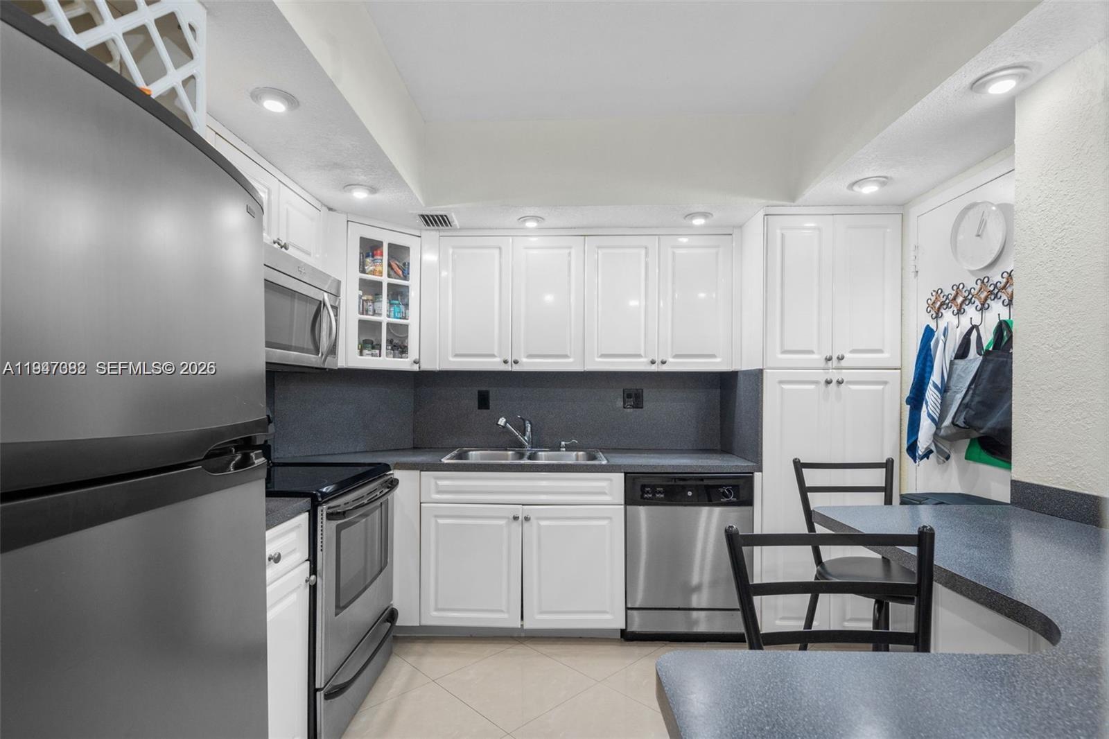ARLEN HOUSE CONDO - Residential