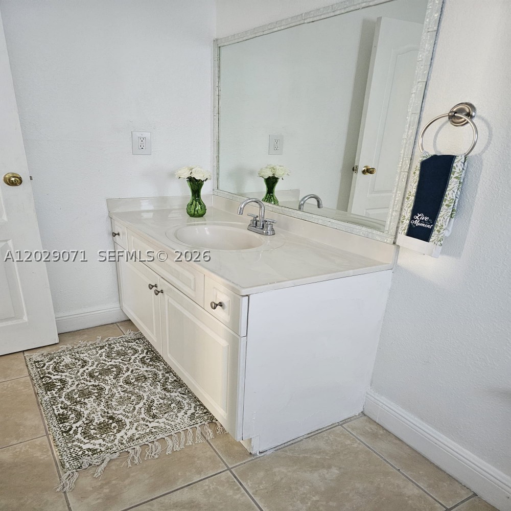 DORAL GARDENS II CONDO - Residential Lease