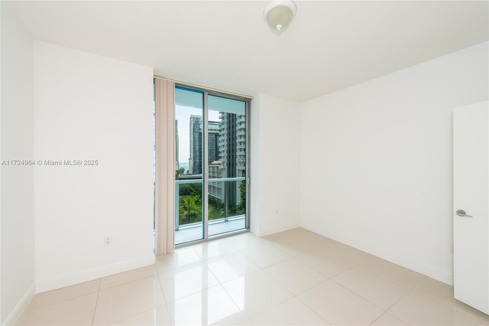 THE AXIS ON BRICKELL COND - Residential
