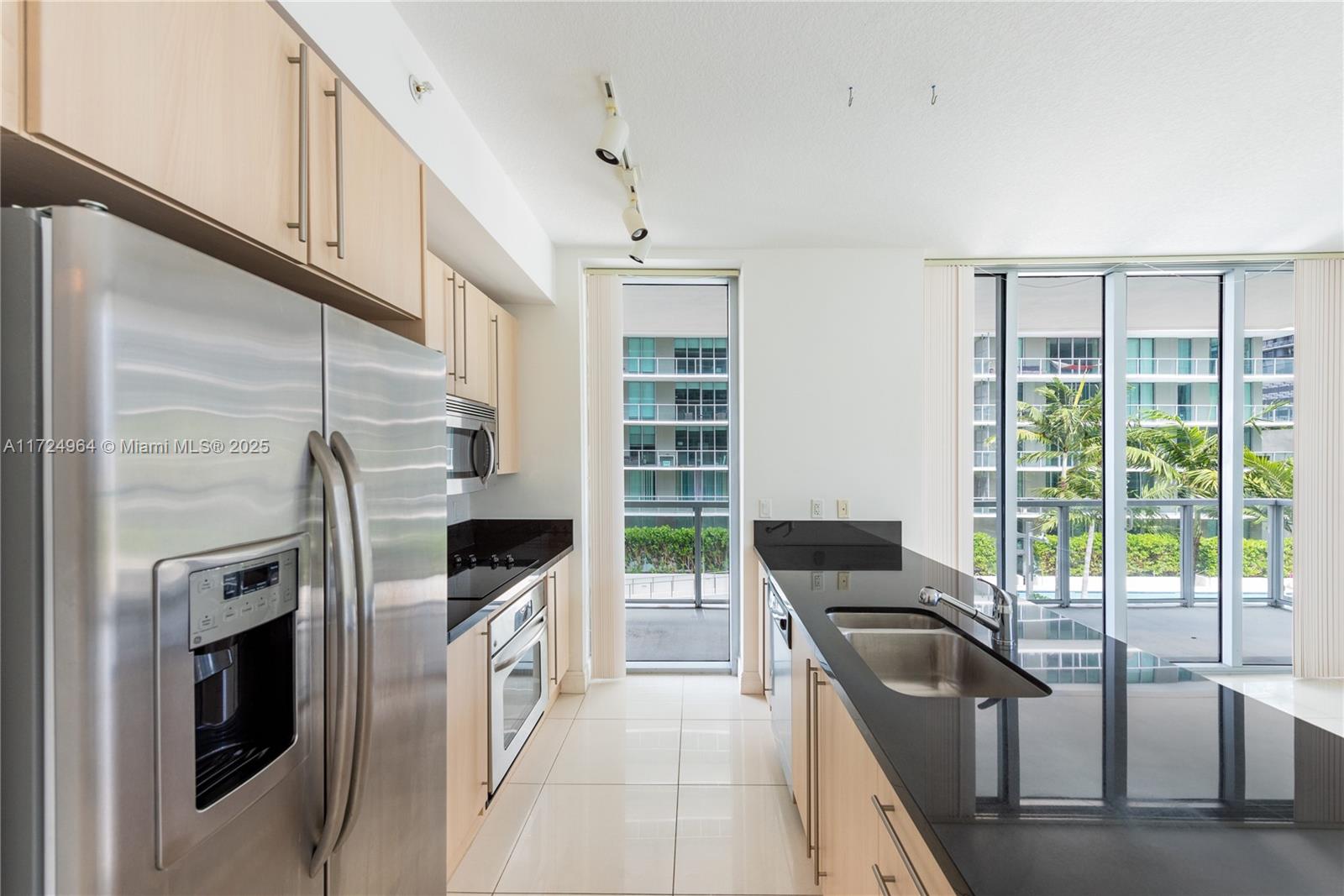 THE AXIS ON BRICKELL COND - Residential