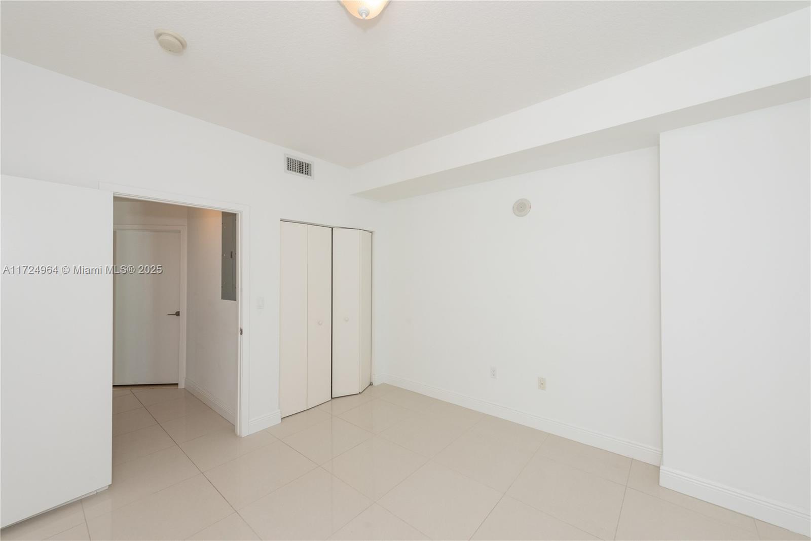 THE AXIS ON BRICKELL COND - Residential