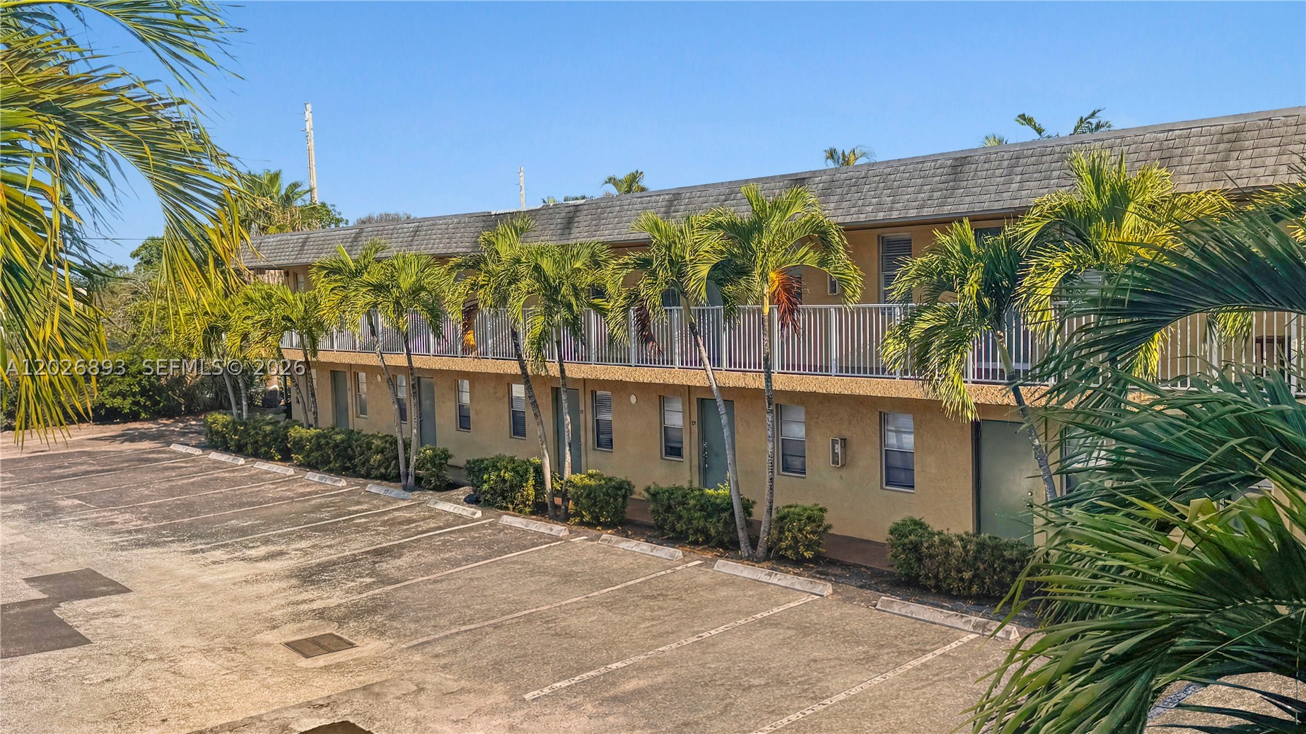 EL SOL AT MAIN STREET CON - Residential Lease