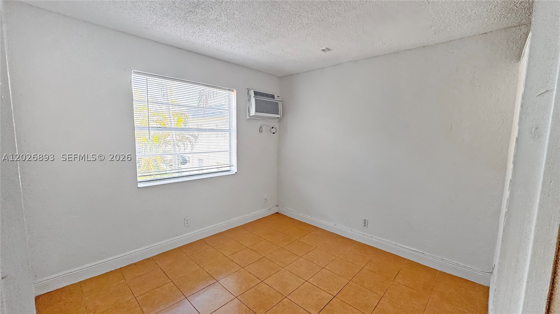 EL SOL AT MAIN STREET CON - Residential Lease