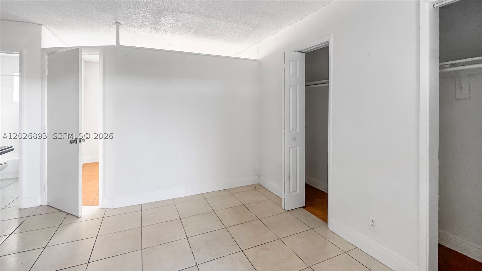 EL SOL AT MAIN STREET CON - Residential Lease