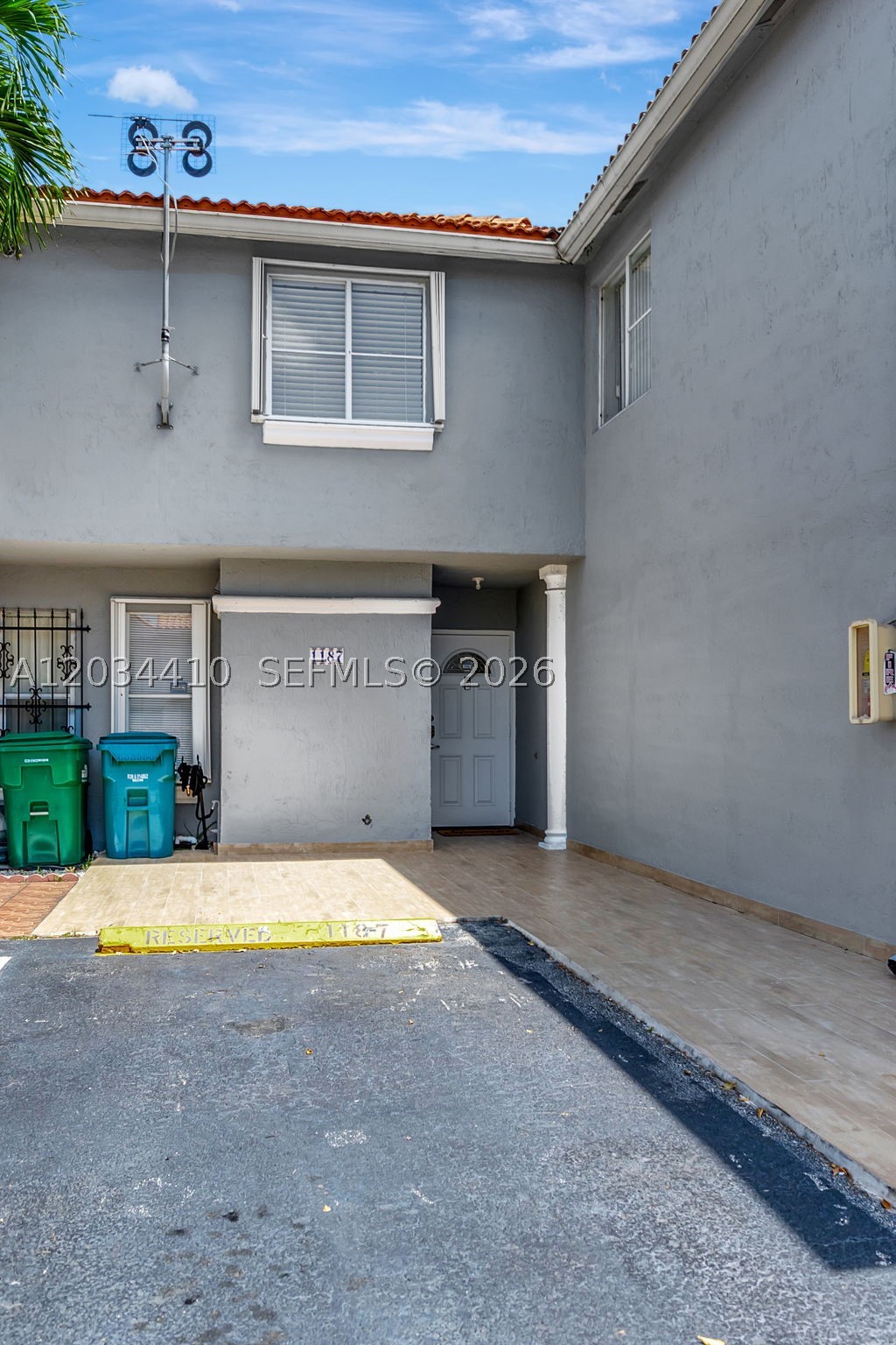 MARINA REAL CONDO NO 5 - Residential