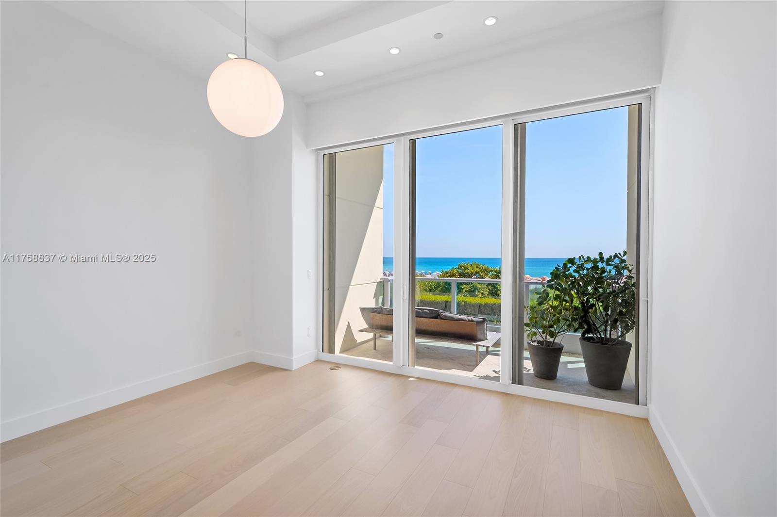 IL VILLAGGIO ON SOUTH BEA - Residential