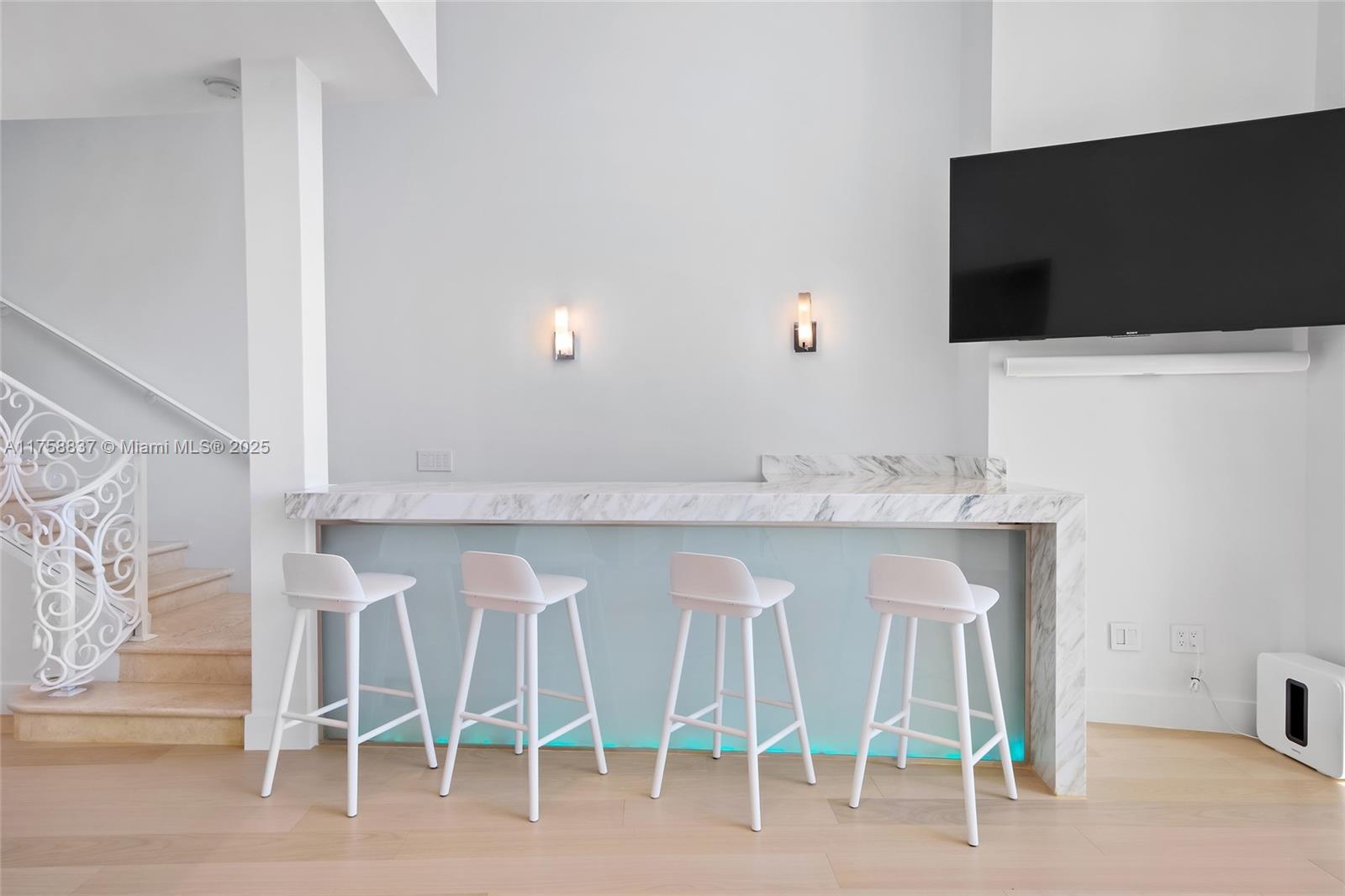 IL VILLAGGIO ON SOUTH BEA - Residential