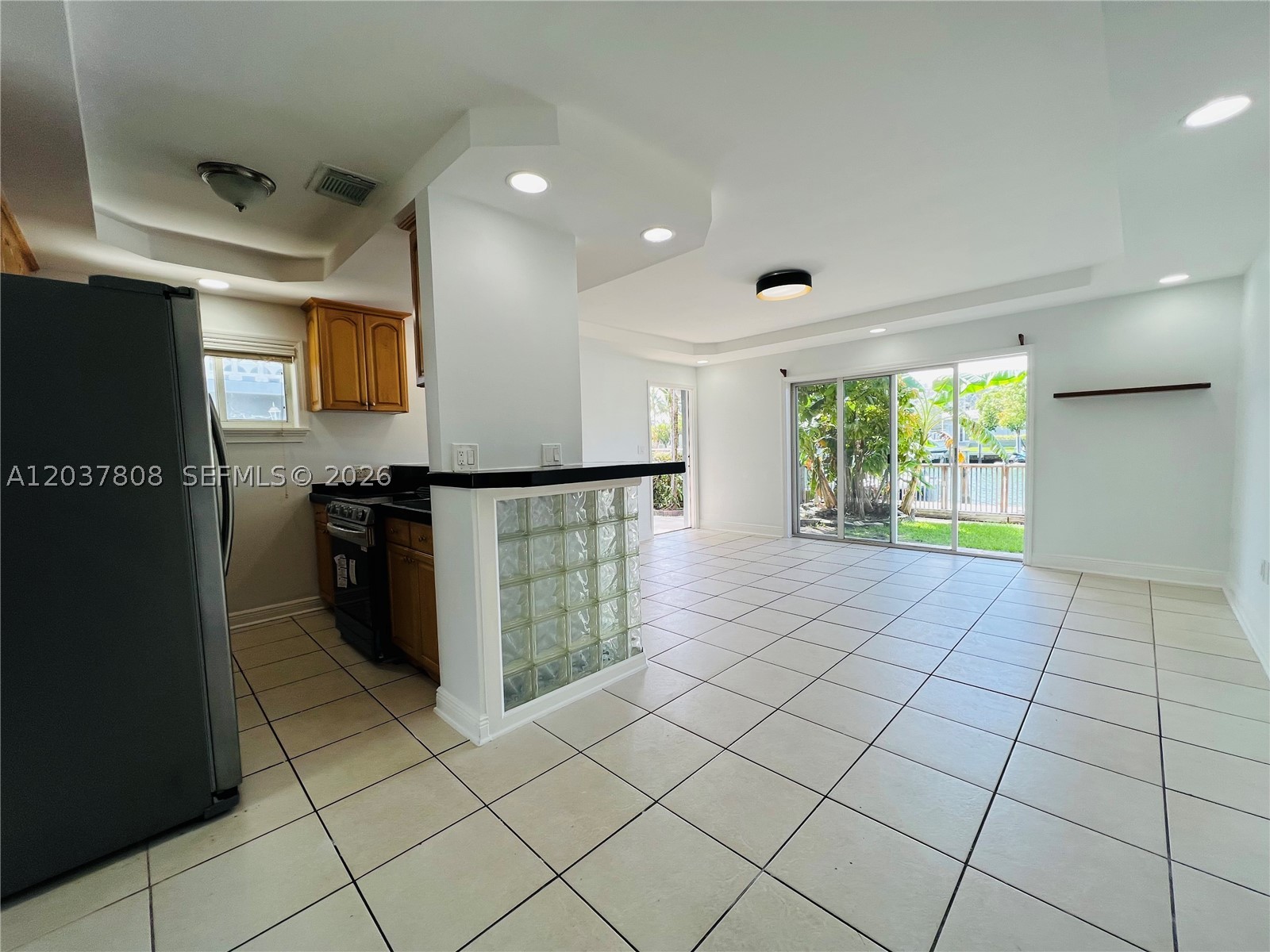 LUCY CONDO - Residential Lease