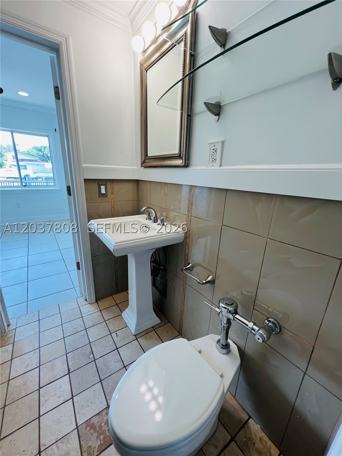 LUCY CONDO - Residential Lease