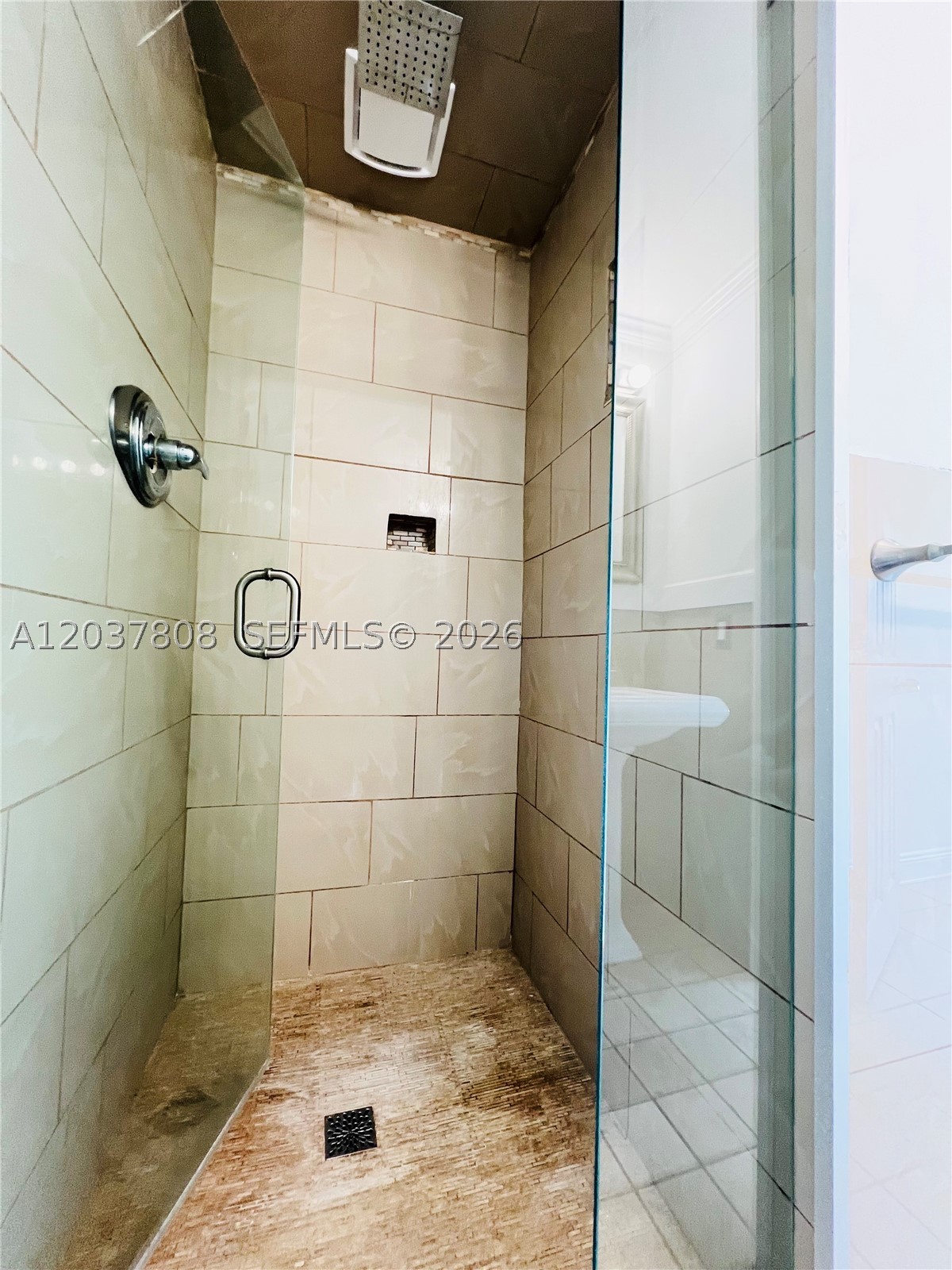 LUCY CONDO - Residential Lease