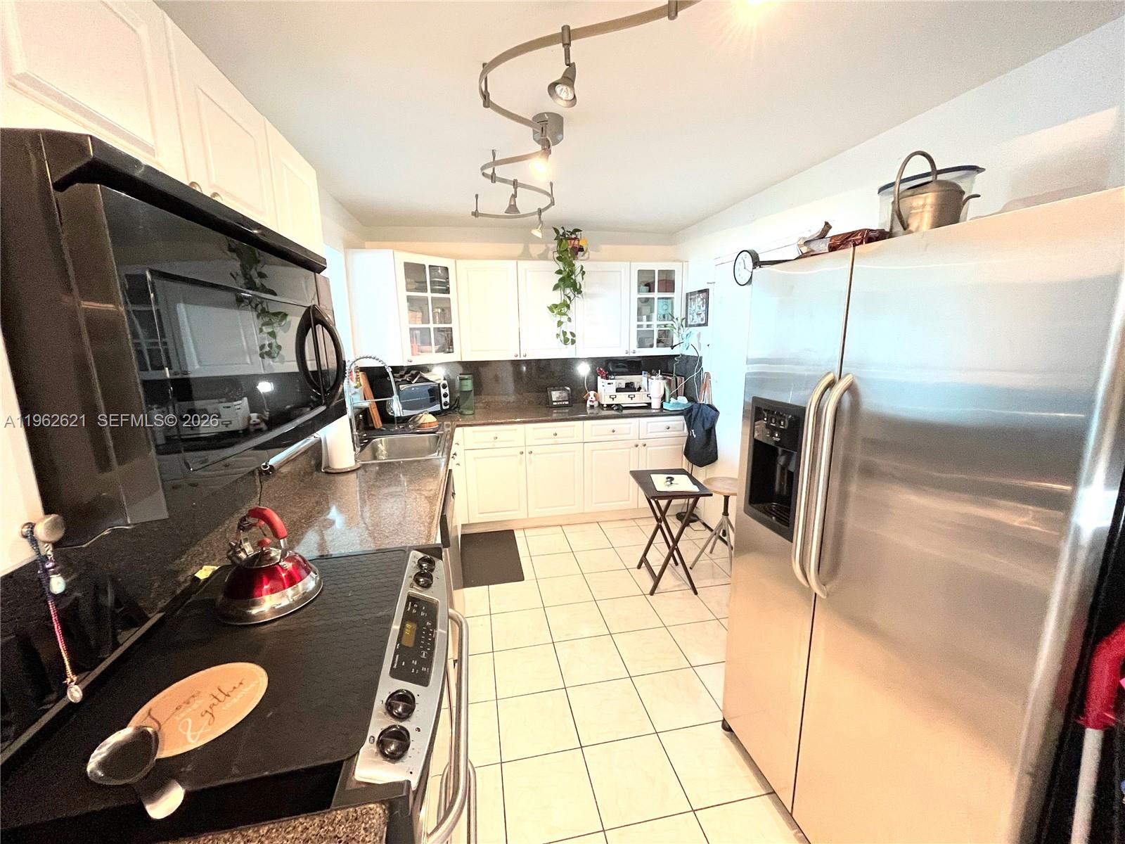 BURLEIGH HOUSE CONDO - Residential