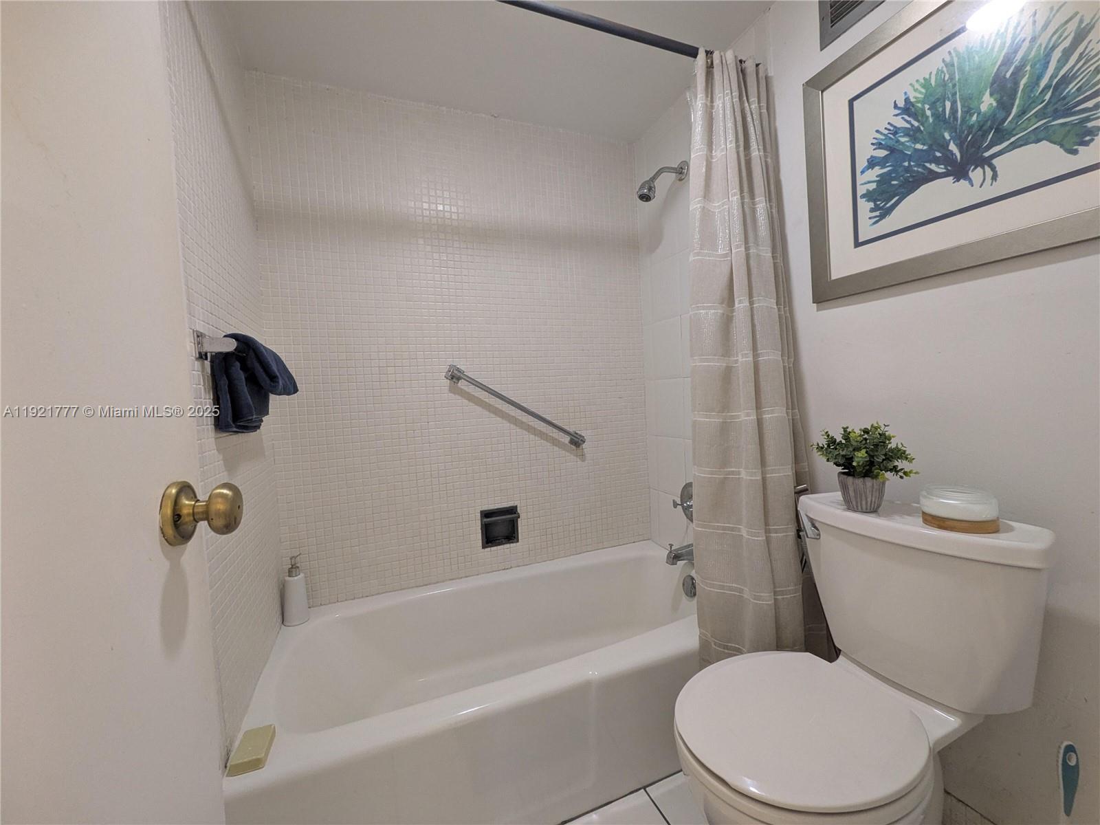 THE DECOPLAGE CONDO - Residential
