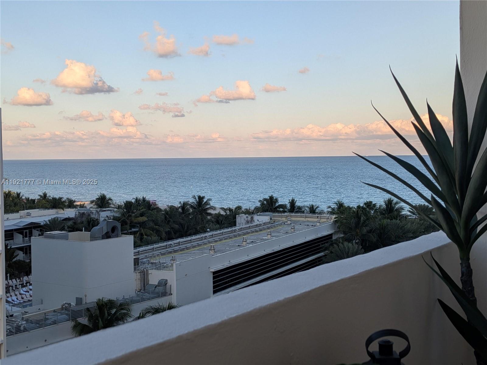 THE DECOPLAGE CONDO - Residential