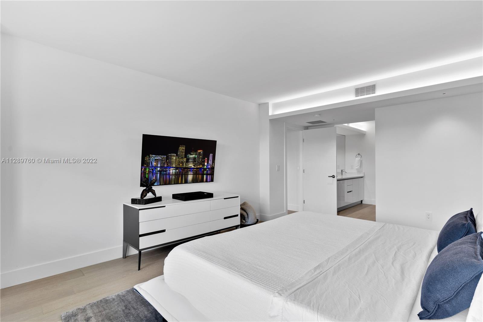 COMMODORE CLUB WEST CONDO - Residential Lease