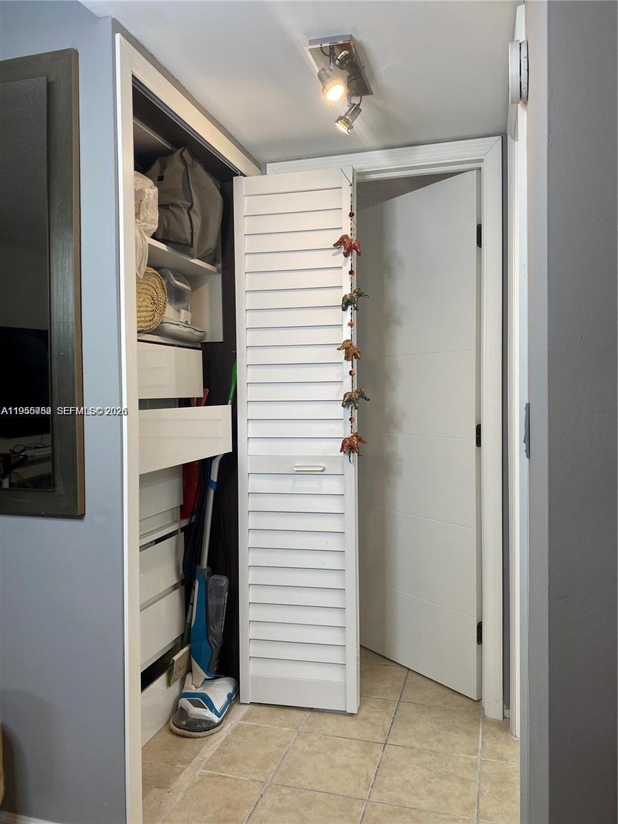 SANTA MONICA CONDOMINIUM - Residential Lease