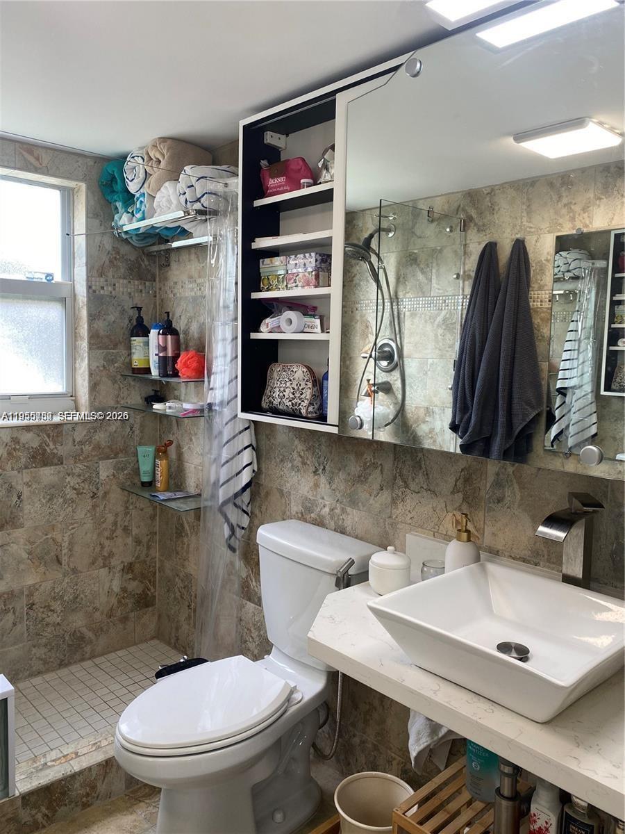 SANTA MONICA CONDOMINIUM - Residential Lease