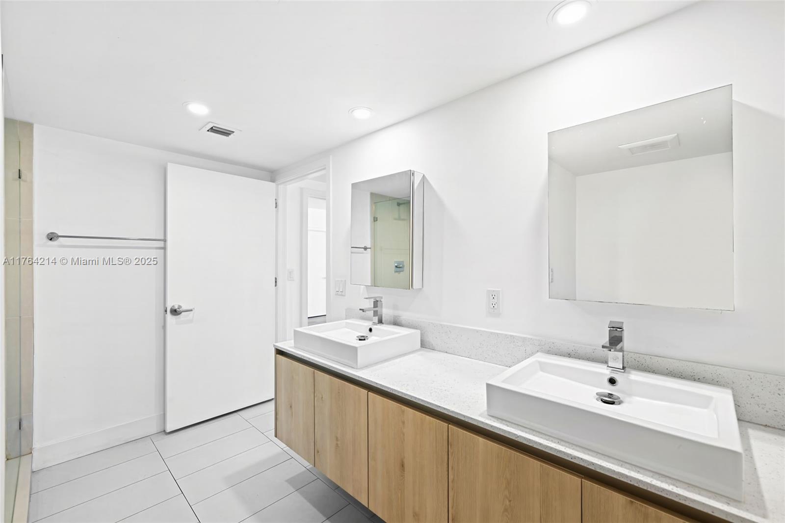 THE HIGHLANDS CONDO - Residential