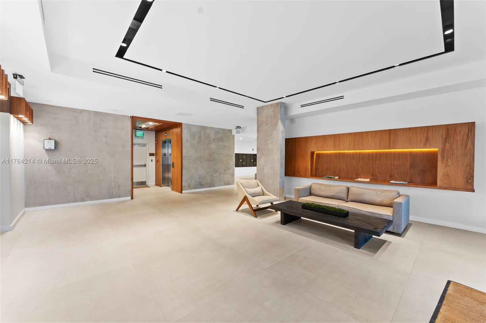 THE HIGHLANDS CONDO - Residential