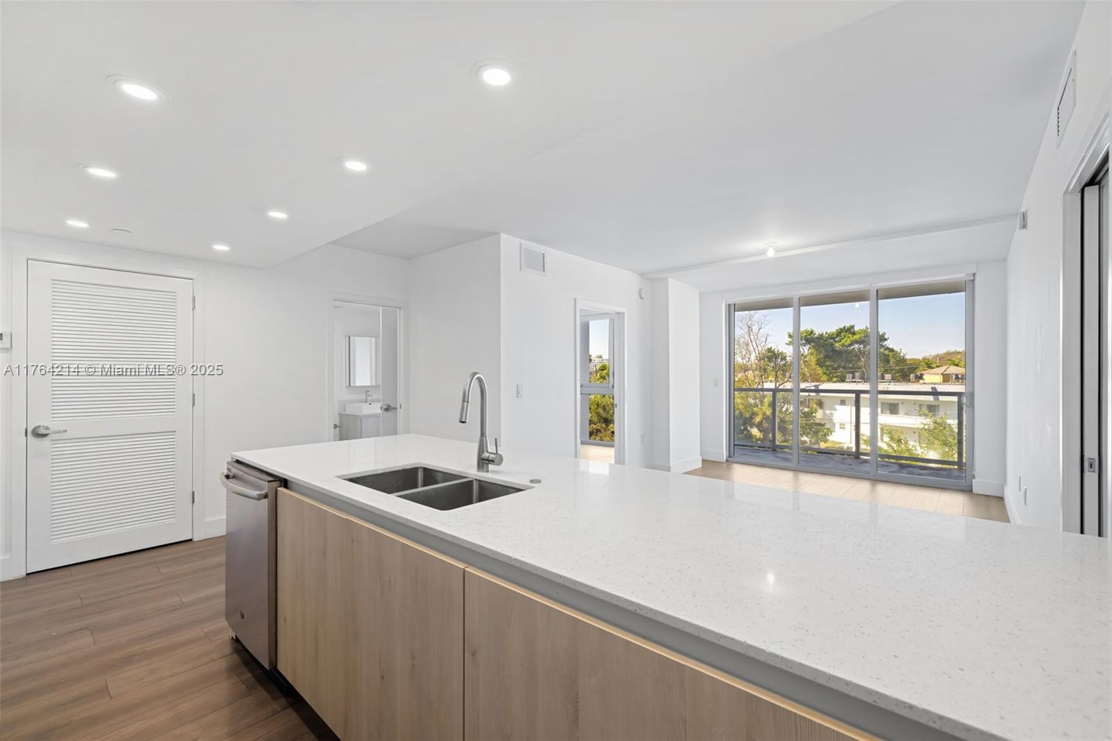 THE HIGHLANDS CONDO - Residential
