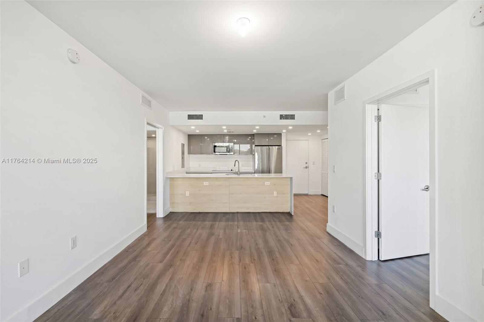 THE HIGHLANDS CONDO - Residential