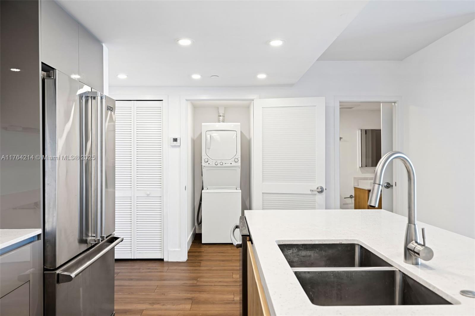 THE HIGHLANDS CONDO - Residential