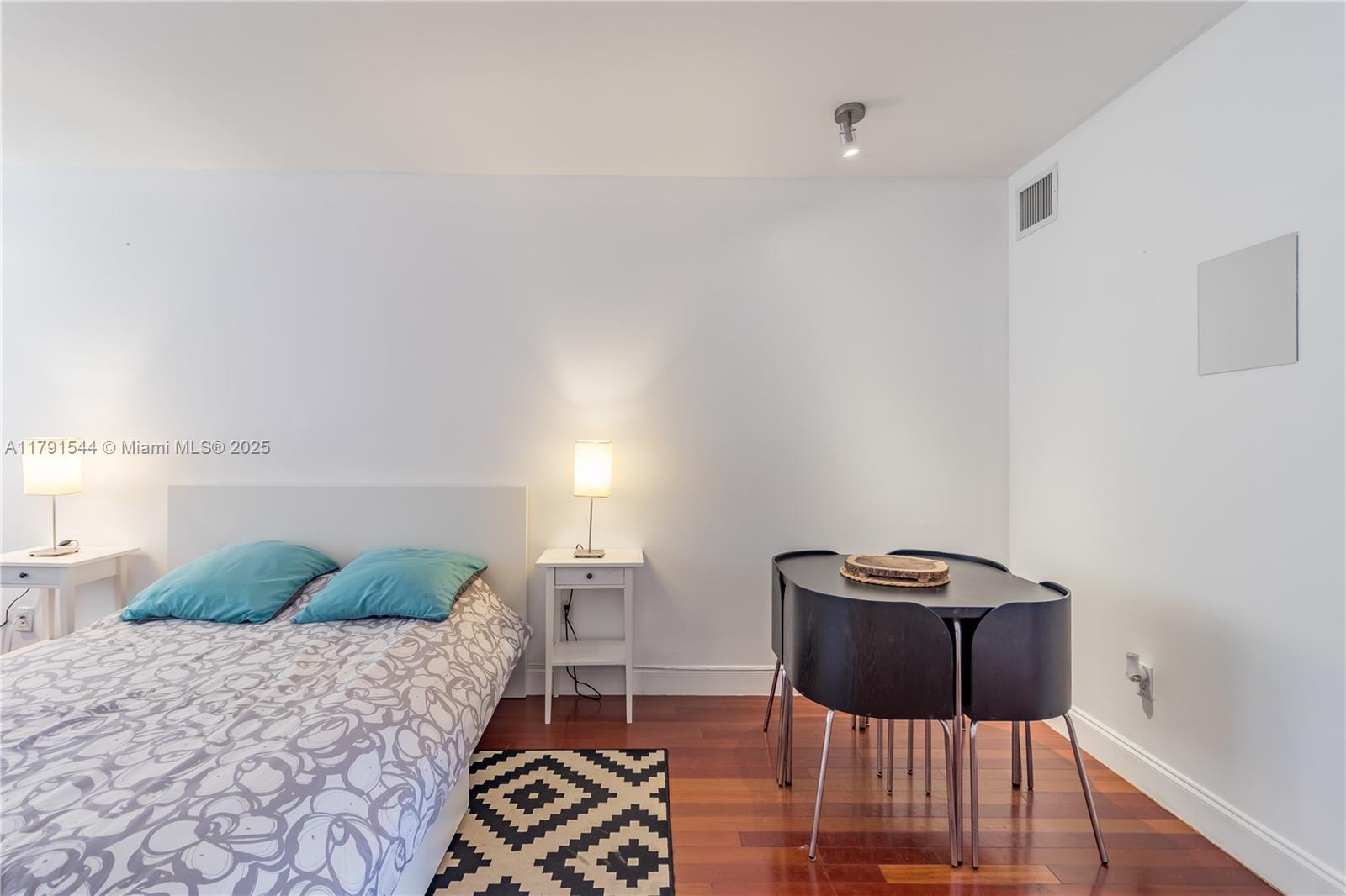 RETREAT CONDO - Residential Lease