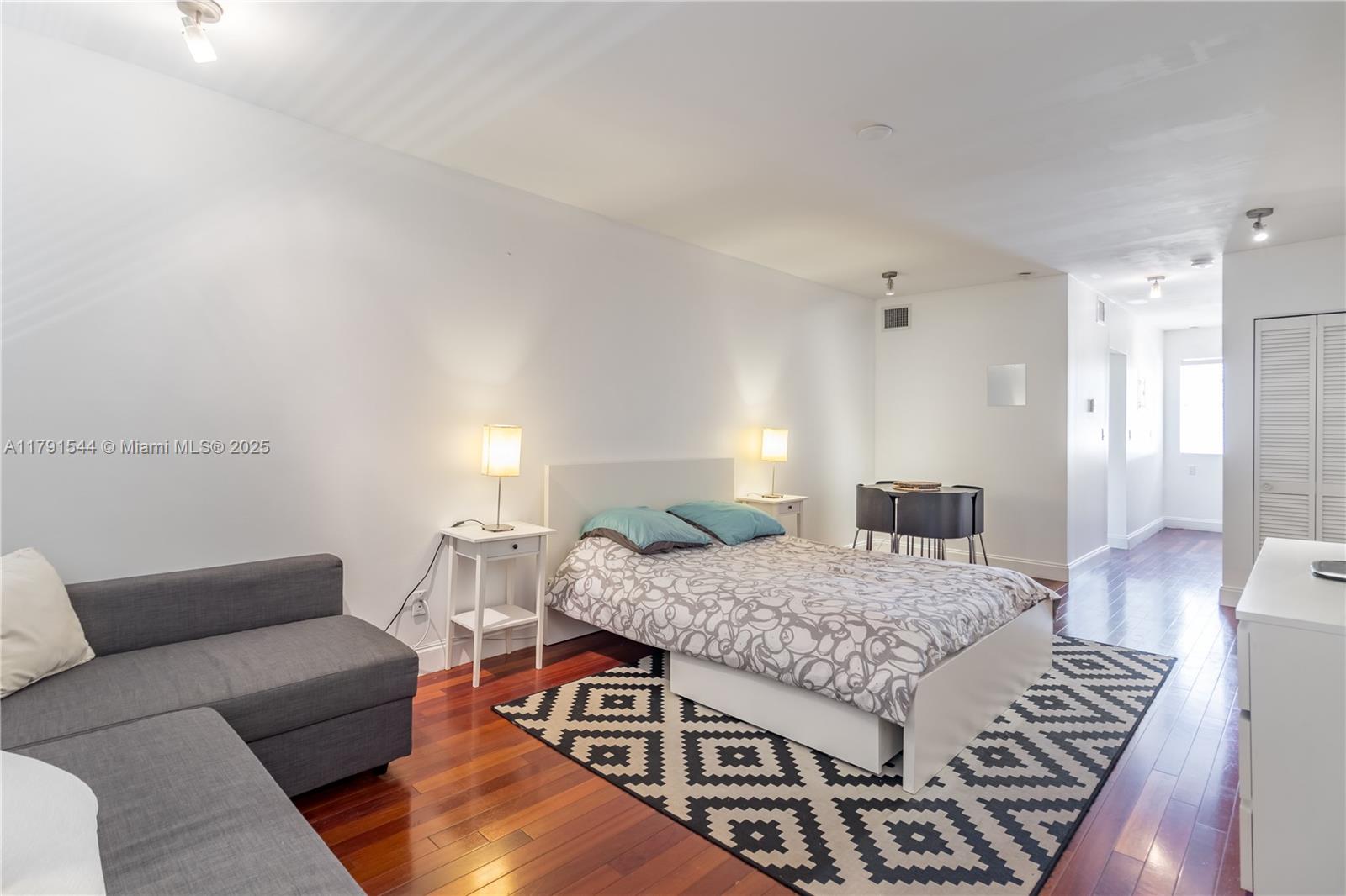 RETREAT CONDO - Residential Lease